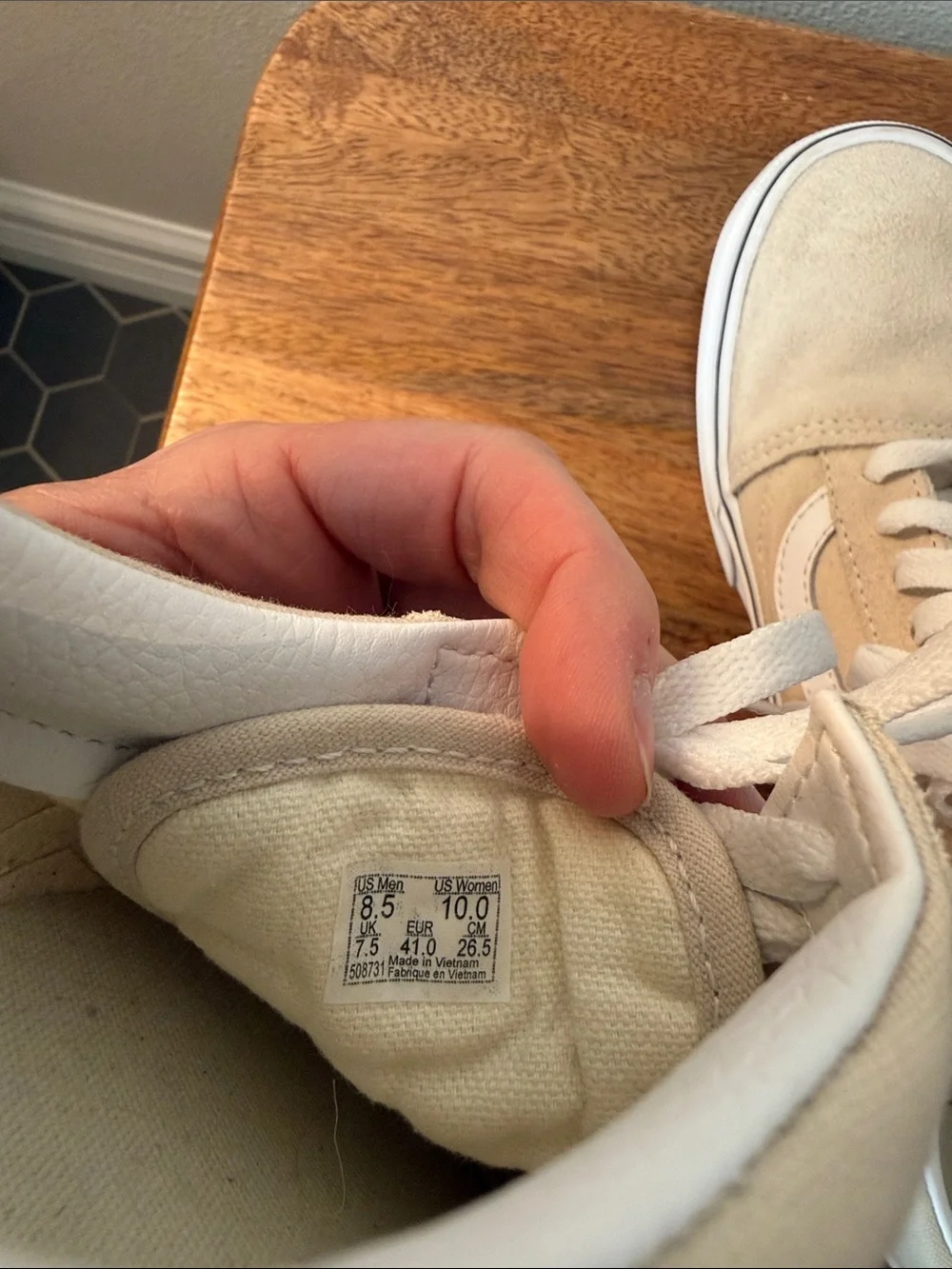 Vans Old Skool suede/canvas shoe in oatmeal cream unisex women’s 10, men’s 8.5